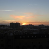 Solen på väg upp i Madrid, innebär att jag har östläge och inte syd som jag skrev tidigare.